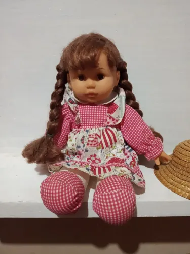 Boneca antiga, corpinho de pano 