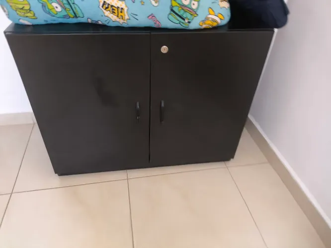 Armário preto 2 portas