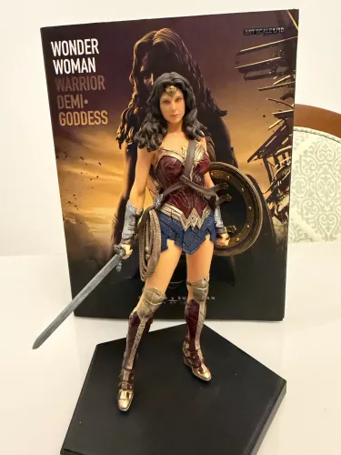 Iron Studios mulher maravilha/wonder woman Dc comics escala 1/10(BvS)