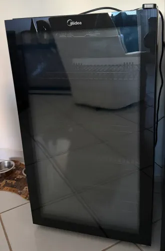 Vendo Cervejeira Midea 96L, 220v.