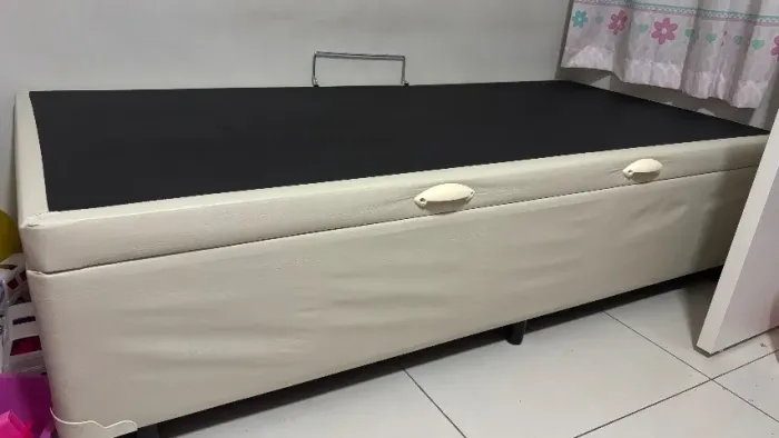 Vendo 2 camas box baú em ótimo estado