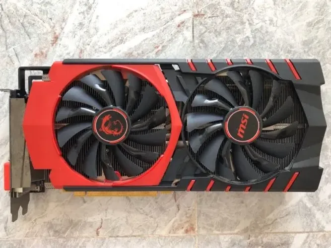 Placa de Video AMD Radeon R9 390 8GB MSi
