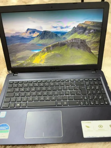Vendo notebook usado por 6 meses apenas para estudo, em perfeito estado vivobook 15 asus.