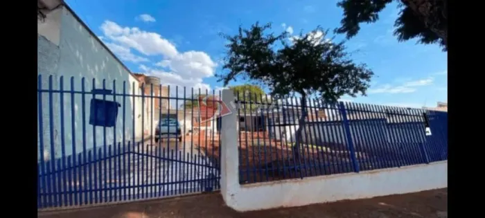 Casa com terreno inteiro à venda em Maringá, Parque Residencial Tuiuti, com 2 quartos, com