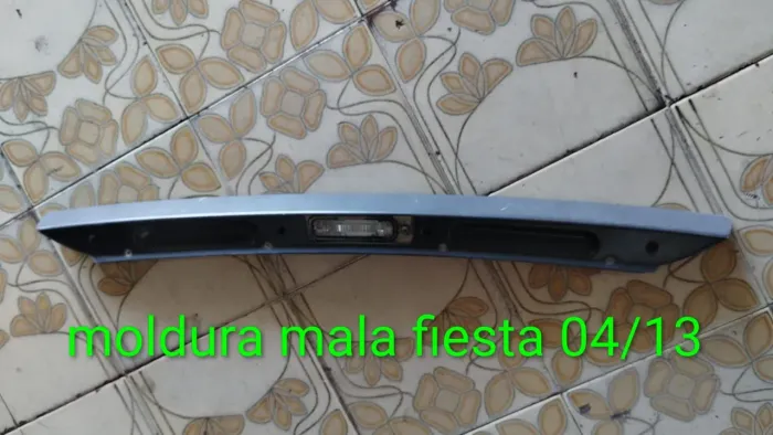 Moldura tampa mala Ford Fiesta HB 04/13 original