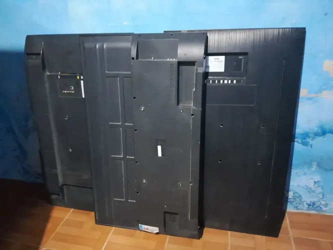TVs COM DEFEITO