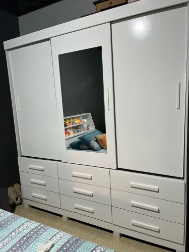 Vende se Guarda Roupa