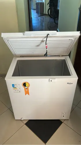 Freezer Philco 2 x 1 . Precisa trocar o compressor . 