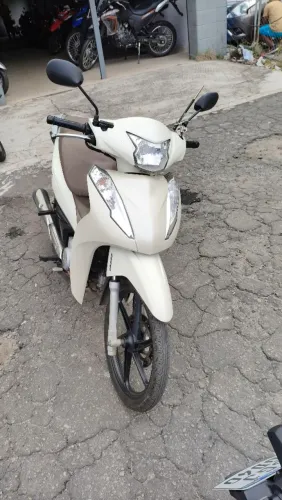 HONDA BIZ 125 BRANCA 20199 Shalon veículos Cariacica