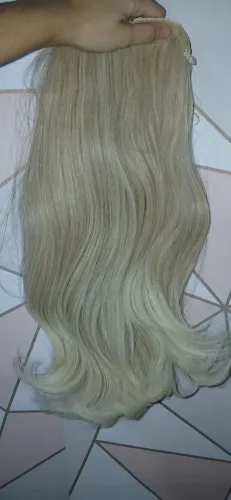 Aplique de cabelo loiro ombre hair orgânico.