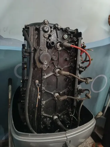 Motor de popa 100 Hp ano 2000