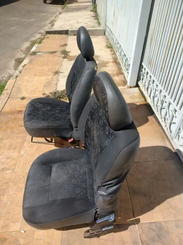 Vendo par de bancos Fiat uno 2010