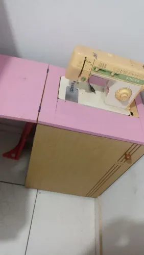 Máquina de costura com gabinete - aceito propostas