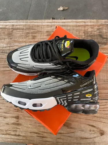 Tênis Nike Tn 3