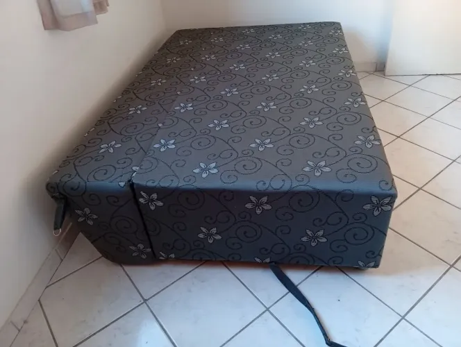 Sofá-Cama 3 Lugares em Excelente Estado | Abre Fácil | R$ 320