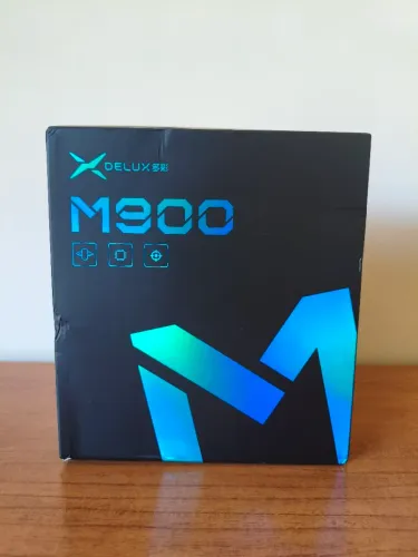 Mouse Gamer Delux M900 Pro Branco - PAW3395, 26.000 DPI, 8000Hz, 2.4GHz