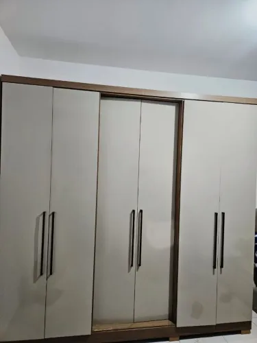Vendo guarda roupas de 6 portas
