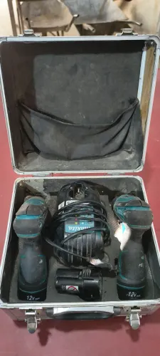 Kit furadeira e parafusadeira Makita + carregador + bateria extra