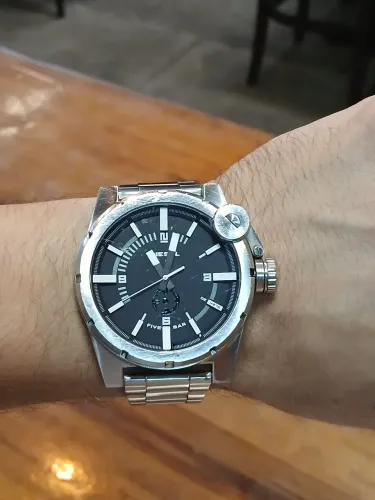 relógio masculino é o modelo Diesel DZ4270