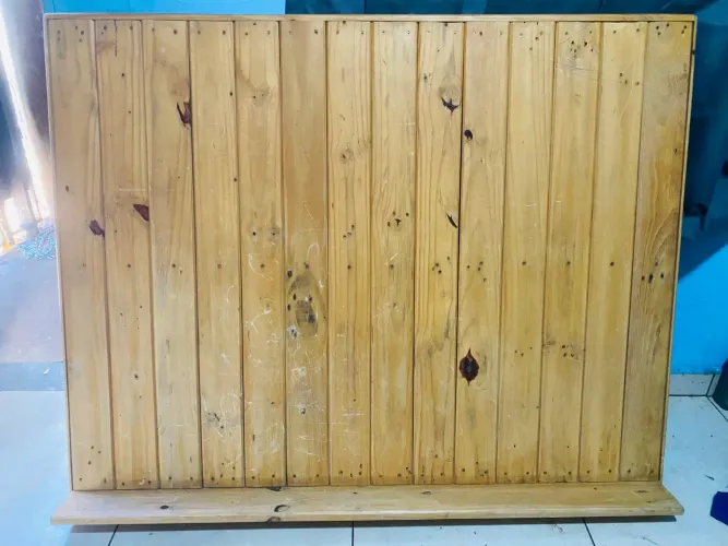Painel para TV feito de palite