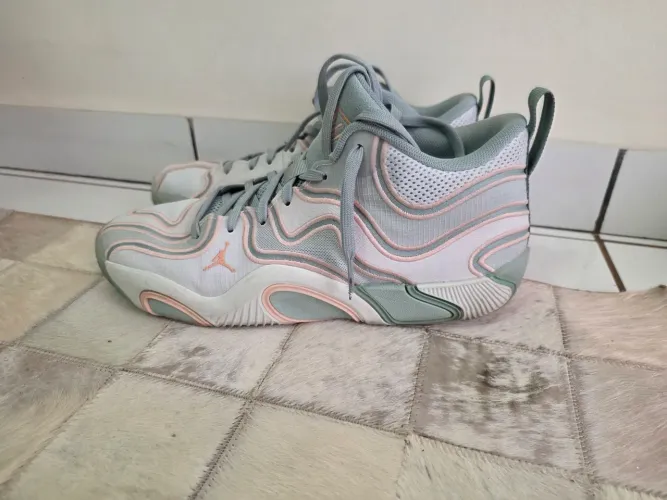 TÊNIS NIKE AIR JORDAN MODELO TATUM 3