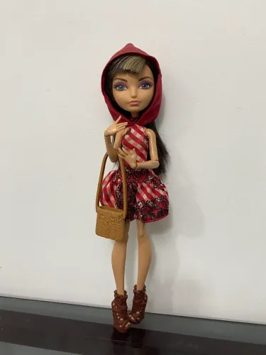 Ever After High Cerise Hood Enchanted Picnic boneca