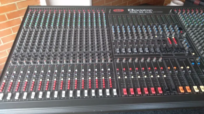 Mesa de som Ciclotron CMC 32 xlis