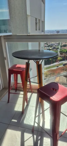 Mesa bistrô + 2 banquetas