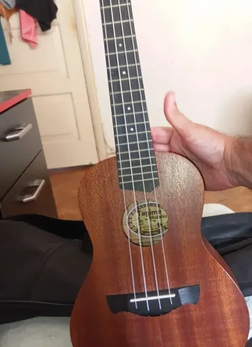 Ukulele Tagima 23k concert lindo e zerado com bag
