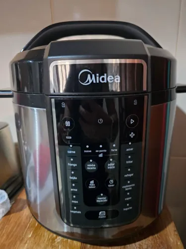 Vende-se panela de pressão elétrica de 6 litros