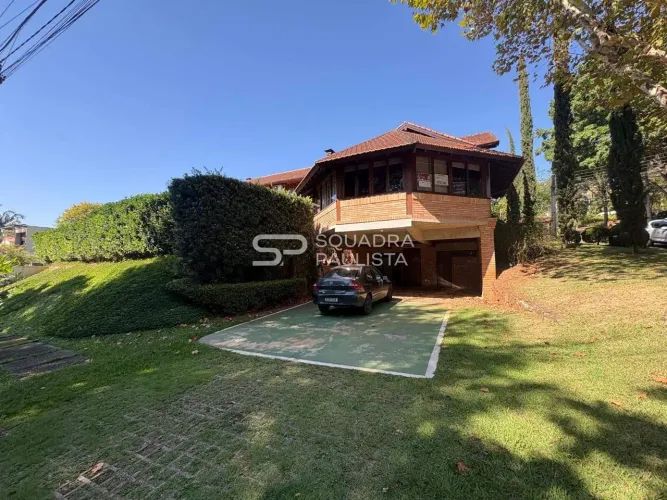 Casa de condomínio com 600 m², 5 quartos sendo 3 suítes à venda no bairro Alphaville Res. 