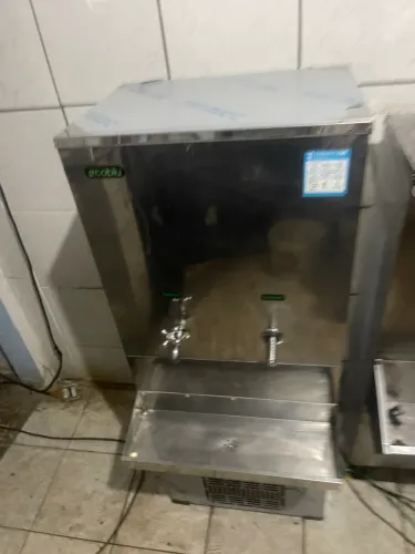 Bebedouro inox 50 litros 2 torneira 127 volts todo bom usado pouco