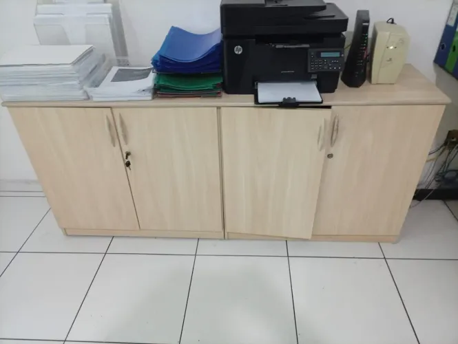 Armário escritório 4 portas