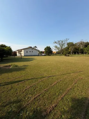 Casa TODA EM LAJE 2 dorm AMPLO terreno 1.200m² lugar calmo próximo comércios rua sem saída