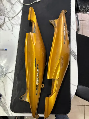 Carenagens traseiras/laterais da cb 300r