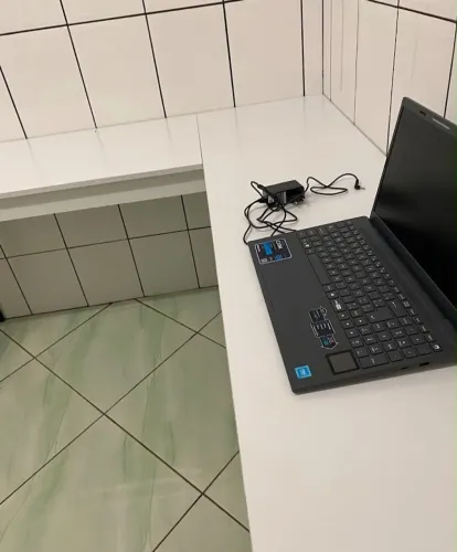 mesa de canto em formato de L