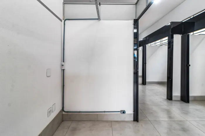 Loja em galeria na Avenida Luís Pires de Minas, N. 1433 - loja 2  5 m²
