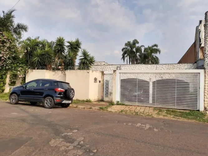Casa grande com piscina