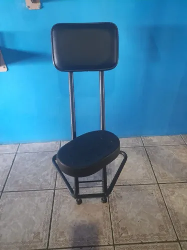 Banco Semi sentado ergonômico.