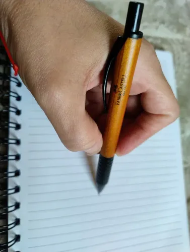 Lapiseira Faber Castell corpo em madeira