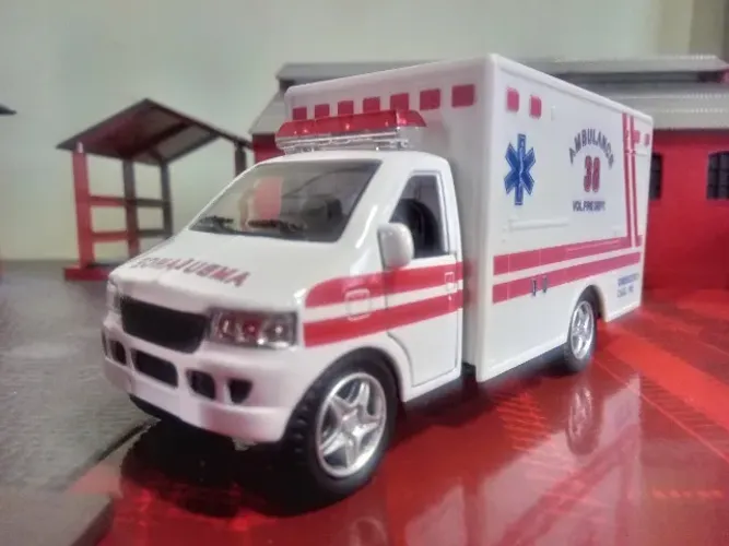 Viatura Ford E-350 - Ambulância 38 Corpo de Bombeiros Fab. Kinsmart Kinsfun - Esc.: 1/40