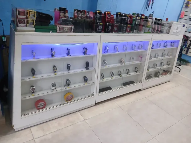 BALCÃO VITRINE EM ÓTIMO ESTADO