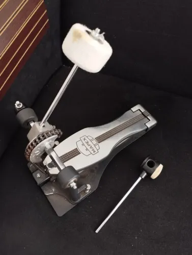 Pedal Mapex P400 com batedor extra