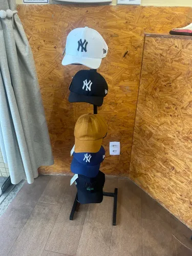 Suporte para bonés