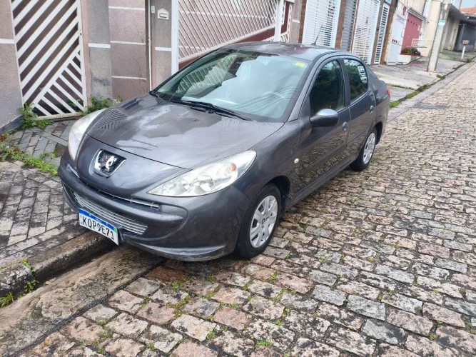 Peugeot 207 Sedan Passion XR 1.4 Flex 8V 4P 2012