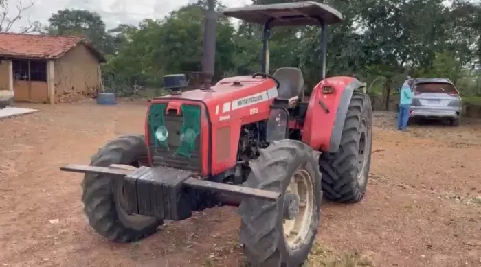 VENDO TRATOR MF283, ANO 2009, REVISADO, EM OTIMAS CONDICOES.