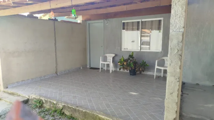 Casa dóis quartos ( 1 suite) disponível a partir de 15/07 para aluguel ou venda