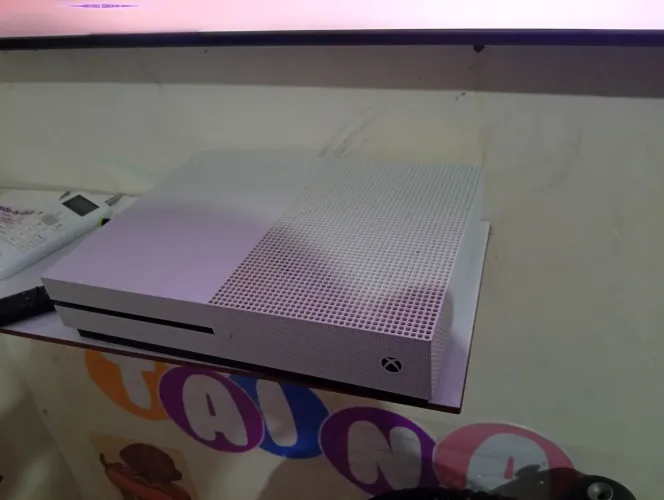 Xbox one s com controle novo troco por ps4