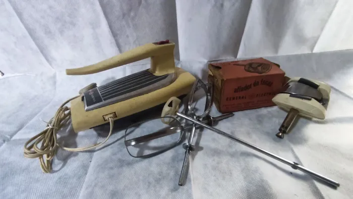 Batedeira vintage com acessórios e caixa original