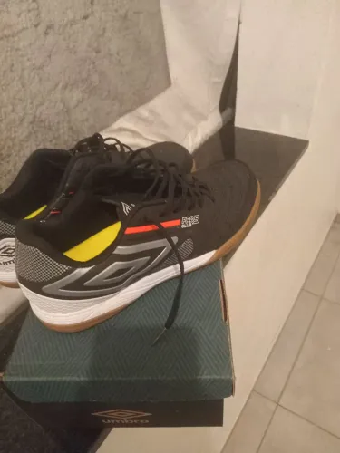 Tenis futsal umbro Pro 5,número 41 br.